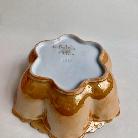 M. Z. Austria Smaller Yellow & Copper Fluted Porcelain Bowl, 1912 - Picture 9 of 11